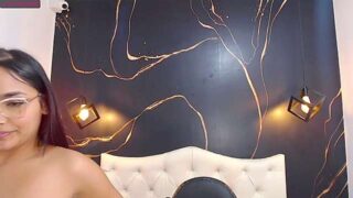 Sophiabronw_sr naked stripping on cam for live sex video chat