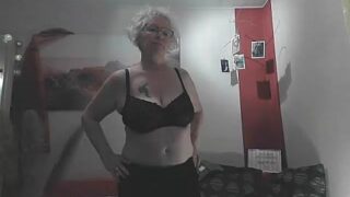 SexyHexy45 naked stripping on cam for live sex video chat